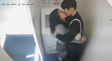 [한국야동] 실제상황 | 인생네컷 부스에서 찐하게 키스하는 커플들 외로운밤
