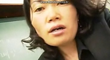 [한국야동] 인기급상승 | 성스러운 교실에서 미친짓하는 초등교사 아지매 기분전환